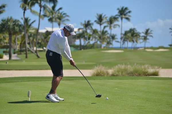 Golfista en un campo de golf de Cap Cana